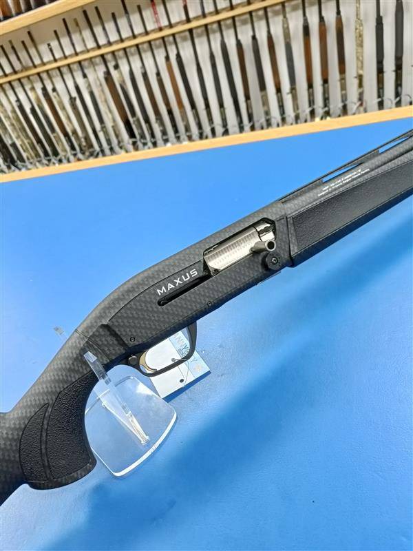 BROWNING 12 Gauge MAXUS BLACK CARBON