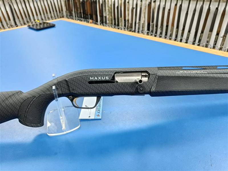 BROWNING 12 Gauge MAXUS BLACK CARBON