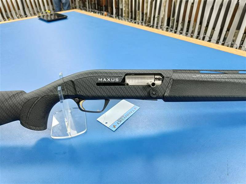 BROWNING 12 Gauge MAXUS BLACK CARBON