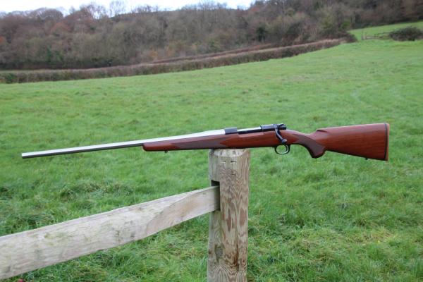 WINCHESTER .240 Weatherby MODEL 70 CUSTOM