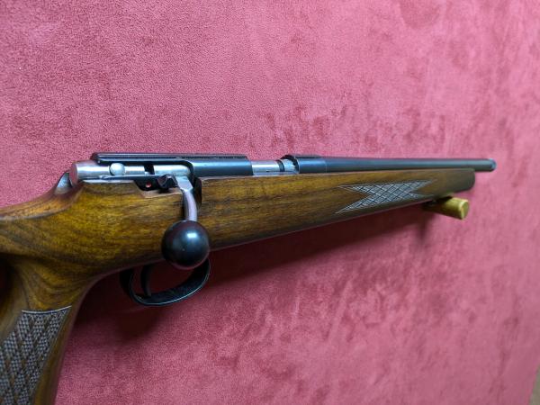 ANSCHUTZ .17 HMR 1517 THUMBHOLE