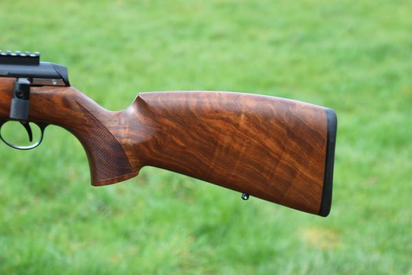 ANSCHUTZ .22 LR 1727F LEFT HAND, NEAR NEW & GREAT WALNUT